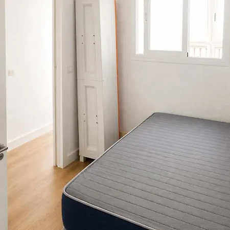 First Line Appartement *
